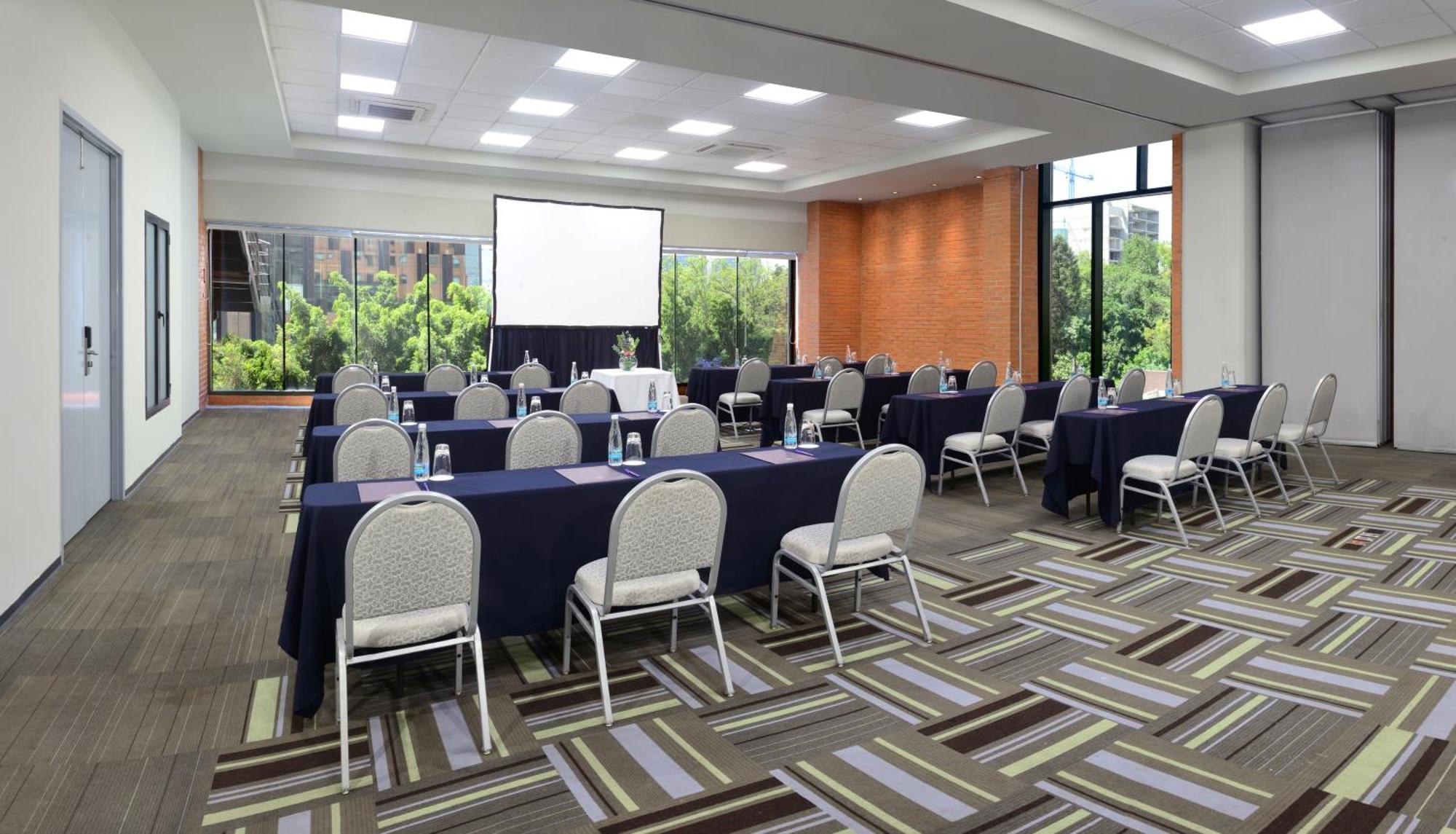 Hotel Guadalajara Country Club By Hnf Exterior photo