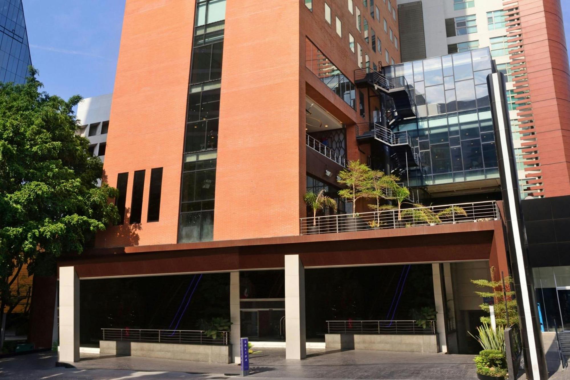 Hotel Guadalajara Country Club By Hnf Exterior photo
